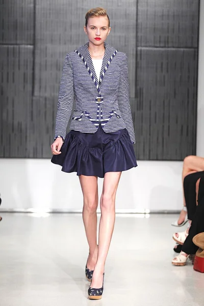 Look 16